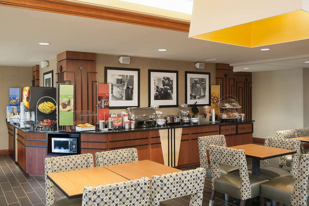 Hampton Inn Charlotte University Place Restaurant photo